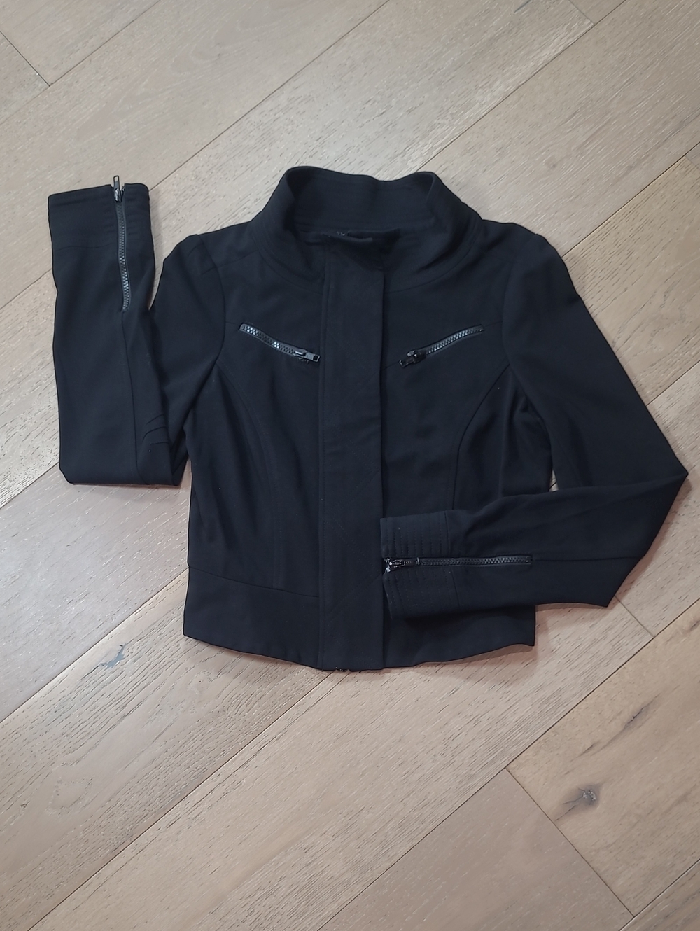 EUC Diane Von Furstenberg Atlanta Moto Jacket Women's sz 8 Black Cropped Jacket